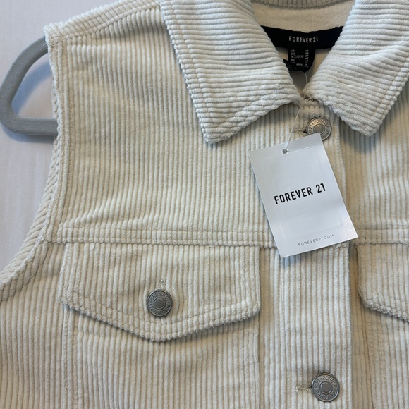 Cropped Vest - Picture 2 of 3